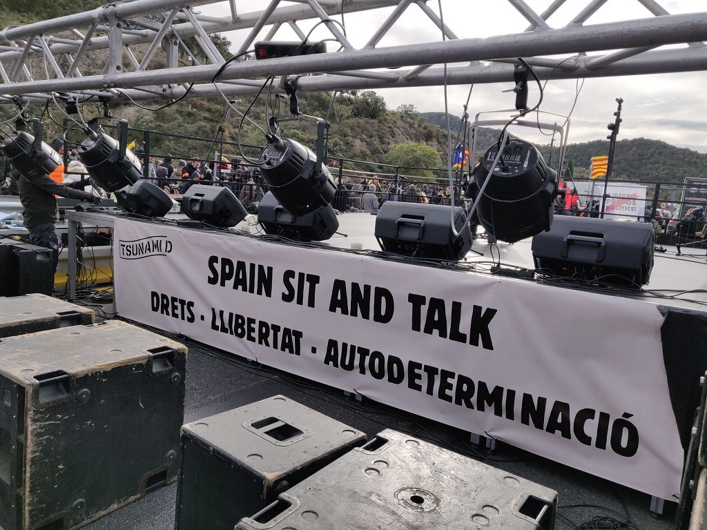 Escenario de Tsunami Democru00e0tic en la frontera francesa desde su acceso por La Jonquera en protesta por la sentencia del 1 O