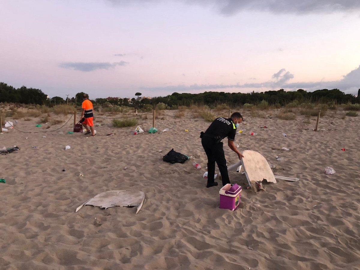 EuropaPress 3284378 disuelven botellon 50 jovenes torredembarra tarragona