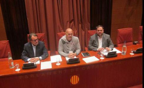 Mes, Junqueras i Romeva presideixen la primera reunió de Junts pel sí en el Parlament