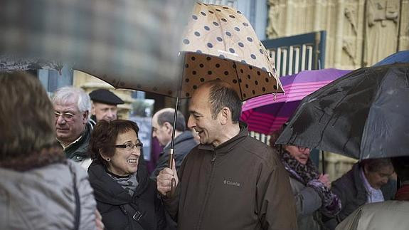 Víctimes d'ETA i familiars de presos comparteixen una jornada sobre pau i reconciliació a Guernica