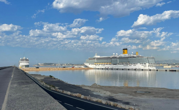 Arriben dos creuers alhora al moll de les Balears del Port de Tarragona