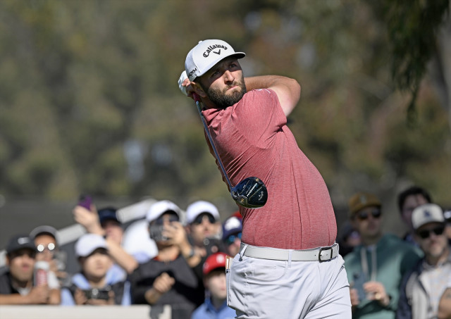 EuropaPress 4999785 19 february 2023 us pacific palisades spanish golfer jon rahm tees off