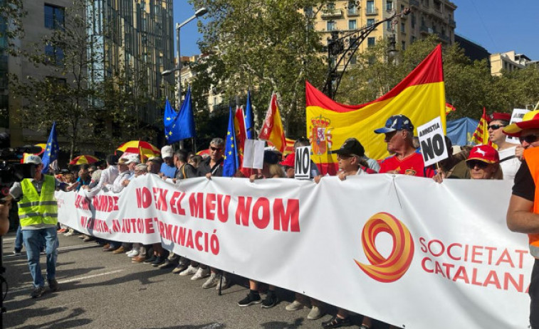 VÍDEOS: Entrevistes als participants a la manifestació en contra de l'amnistia a Barcelona