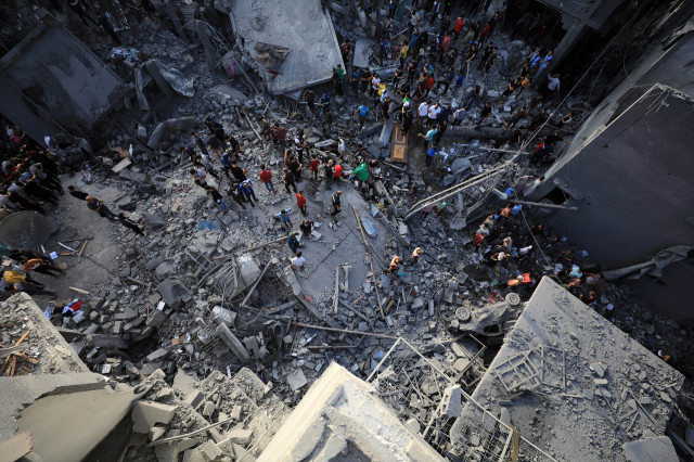 EuropaPress 5557143 gaza nov 2023    people check the damage caused by an israeli strike at the