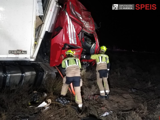 EuropaPress 5613648 fallece hombre volcar camion caer terraplen ap2 fraga huesca