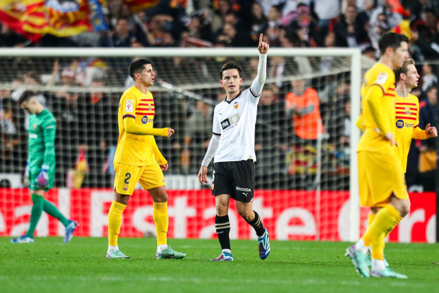 EuropaPress 5641437 hugo guillamon of valencia celebrates goal with teammates during the