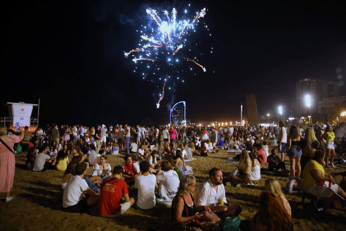 Europapress 4536379 fuegos artificiales tradicional verbena sant joan 23 junio 2022 barcelona 1600 1067