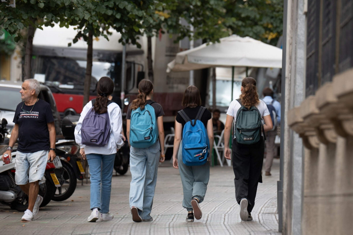 Europapress 4701362 varios ninas mochilas salida colegio pia balmes nueva normativa govern 1600 1067