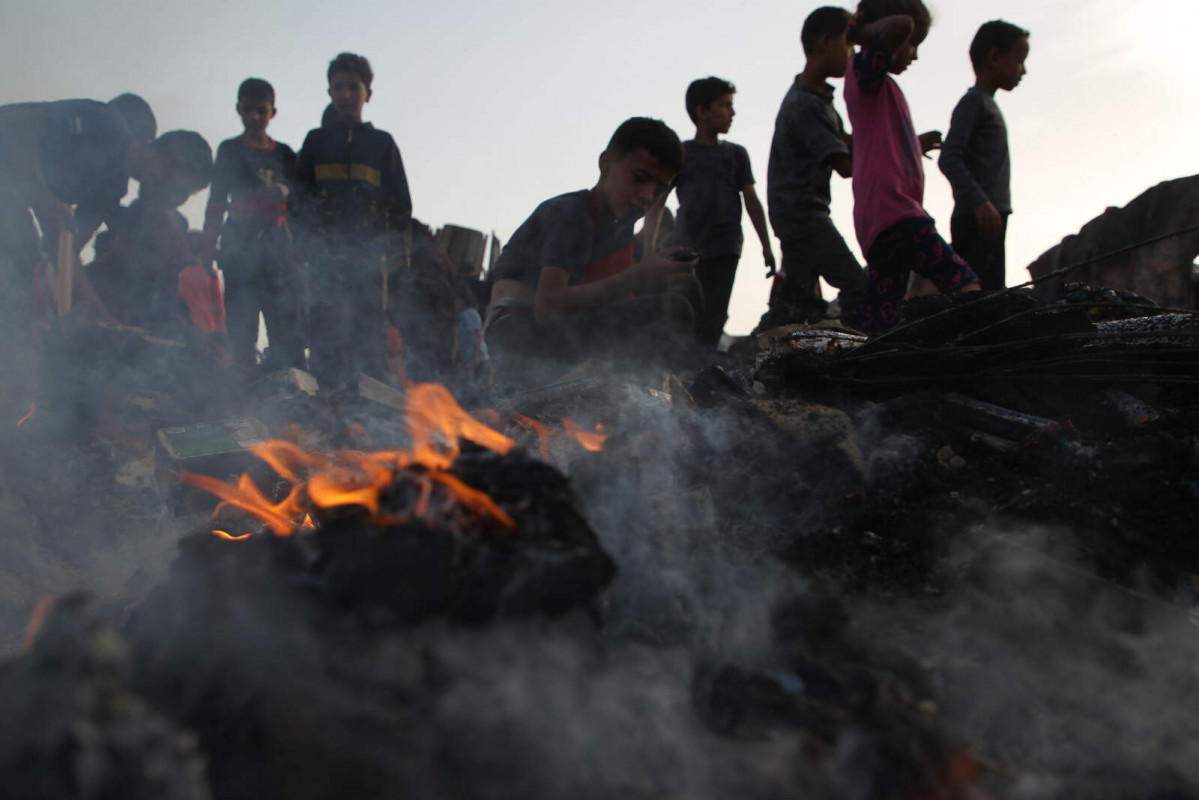 Europapress 5990785 rafah may 27 2024    people are seen at the site of an israeli strike on 1 1600 1067