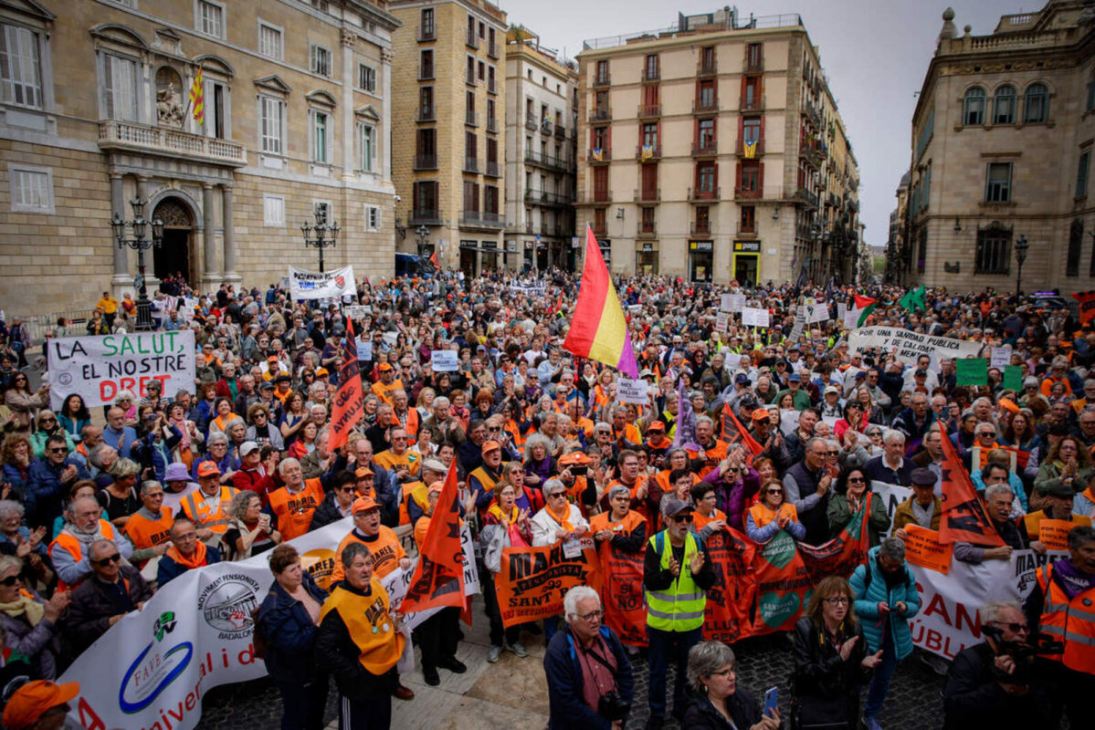 Europapress 5871650 decenas personas protestan manifestacion contra privatizacion sanidad abril 1600 1067
