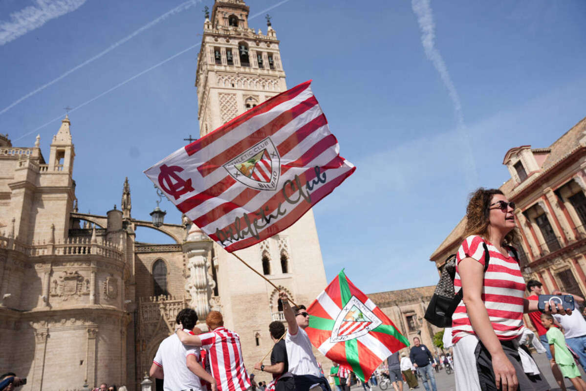 Europapress 5867009 aficionados athletic club bilbao entorno catedral viernes 05 abril 2024 1600 1067