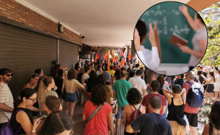 Més de 300 docents protesten contra l'endarreriment de les adjudicacions d'estiu a Catalunya