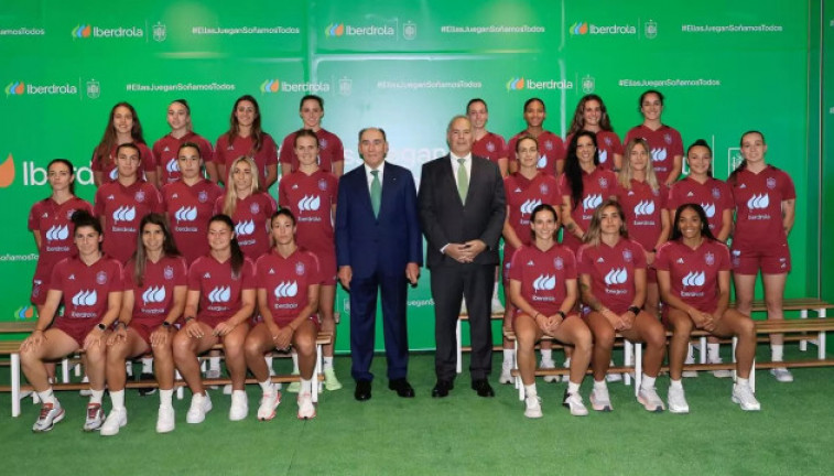 La selecció espanyola femenina rep el suport del president d'Iberdrola