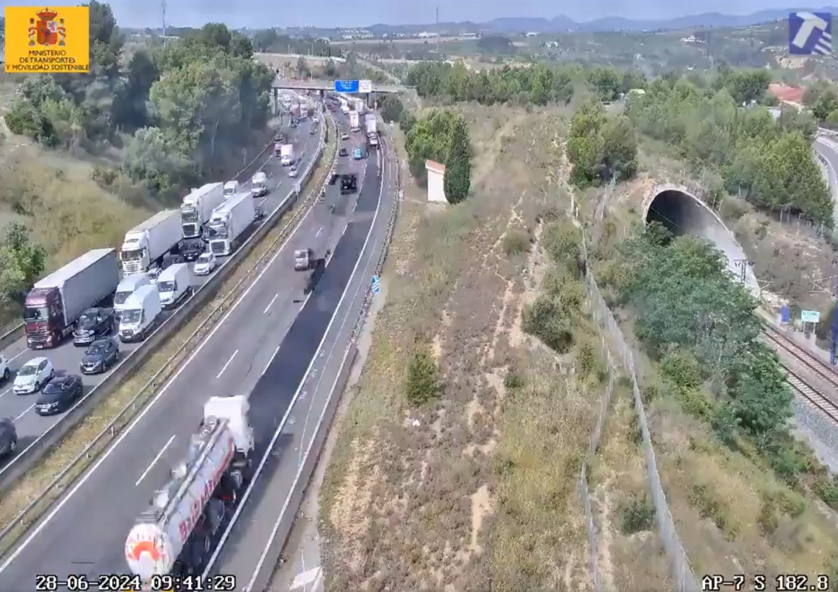 EuropaPress 6058471 retenciones ap 7 accidente multiple castellvi rosanes barcelona muerto (1)