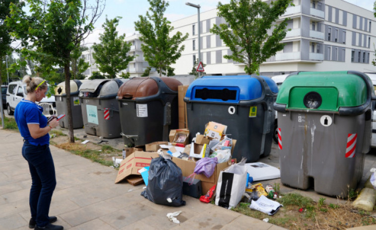 Girona, contra els incívics que llencen escombraries fora dels contenidors