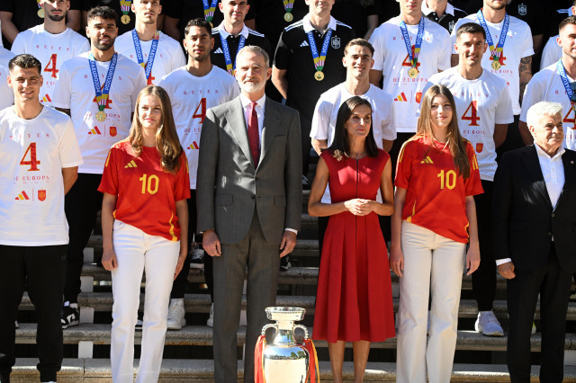 EuropaPress 6090559 reyes don felipe dona letizia junto hijas princesa leonor infanta sofia