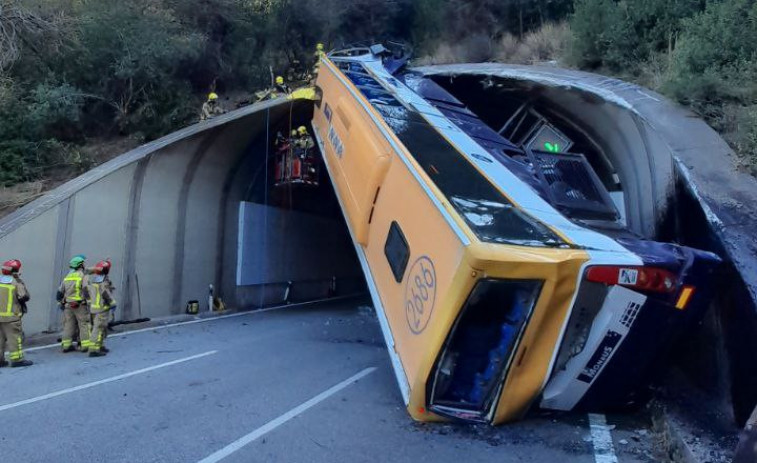 Tres ferits crítics per l'accident d'un autobús a la C-32, a Tordera, amb 60 passatgers