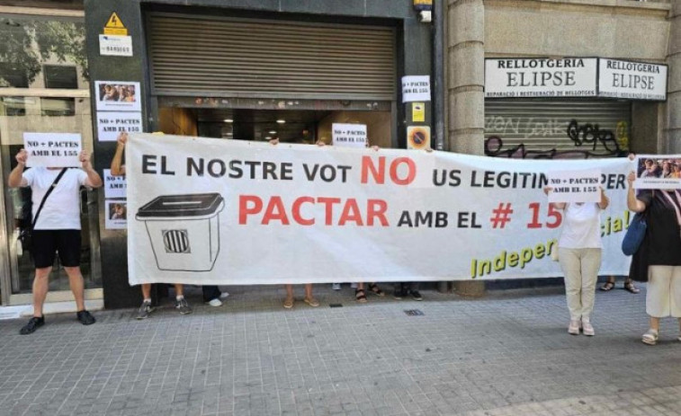 Recorden als CDR que ningú els ha votat mentre protesten davant la seu d'ERC