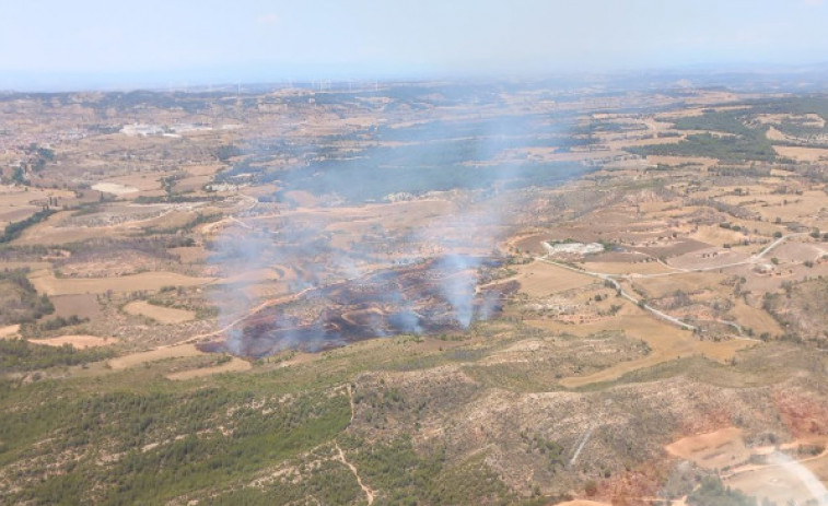 Un incendi a Santa Coloma de Queralt fa mobilitzar 19 dotacions de Bombers