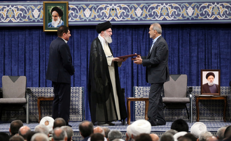 El reformista Masud Pezeshkian assumeix la Presidència d'Iran amb la benedicció de l'ayatolà Ali Khamenei