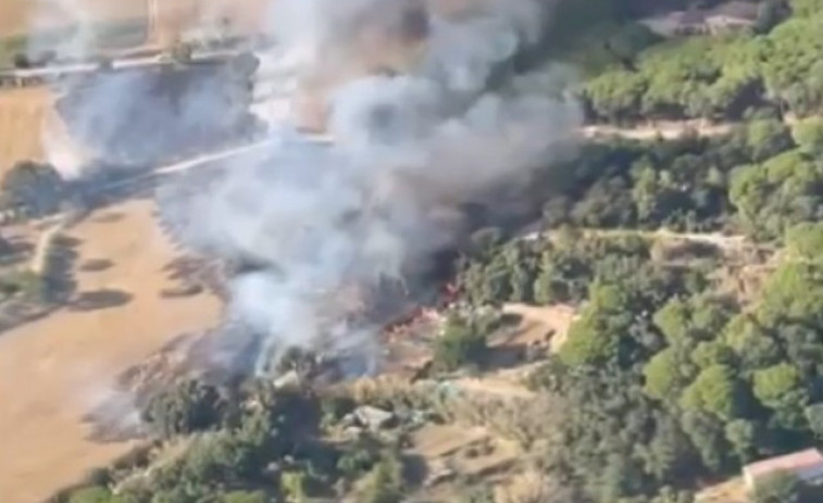 Confinada la urbanització Mas Trempat a Sant Feliu de Guíxols per un incendi