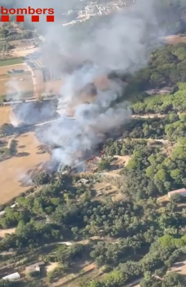 EuropaPress 6124382 confinada urbanizacion mas trempat sant feliu girona incendio cerca masa1