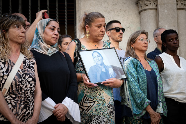 EuropaPress 6052235 companeras amigas fallecida minuto silencio dos muertos pelea barrio font