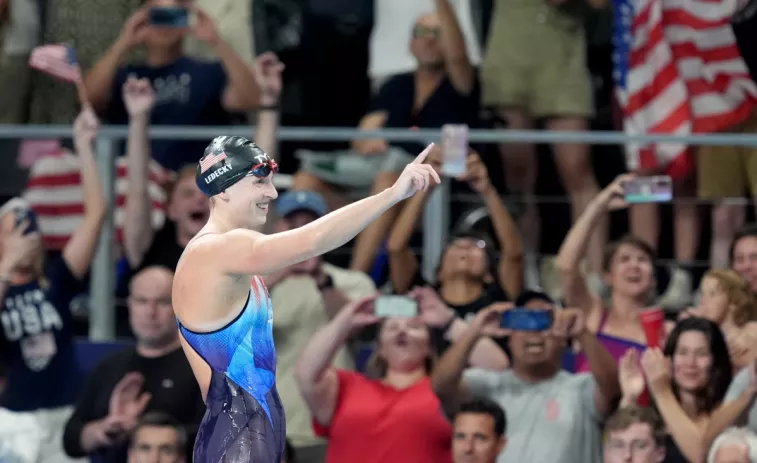 L'estatunidenca Katie Ledecky arrasa en natació i escriu el seu nom als llibres d’història