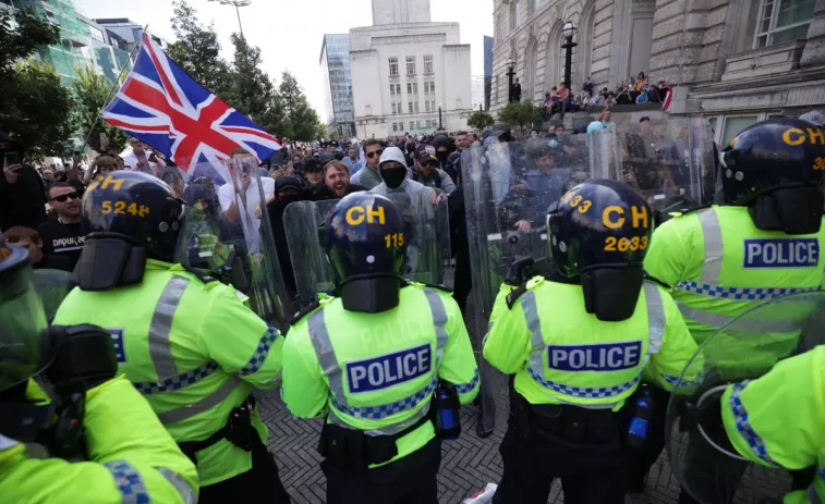 La ultradreta britànica comença noves protestes després de més de 90 detencions