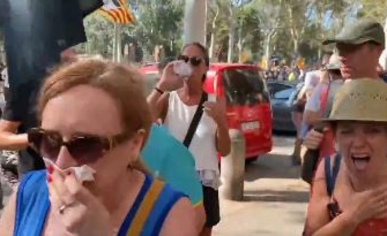 VÍDEO | Els Mossos usen gas pebre per dispersar els independentistes que volien accedir al Parlament