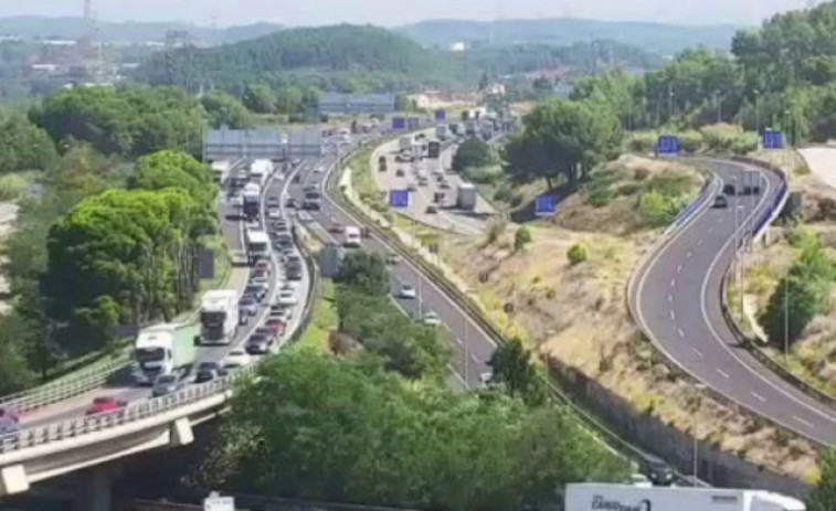 Accident a l'AP-7: més de 20 quilòmetres de retencions a Subirats