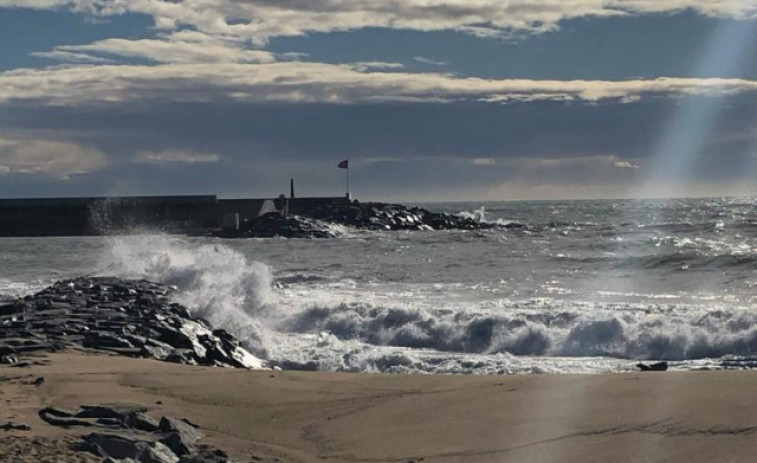 Prohibit el bany a Mataró, Arenys de Mar i Platja d'Aro