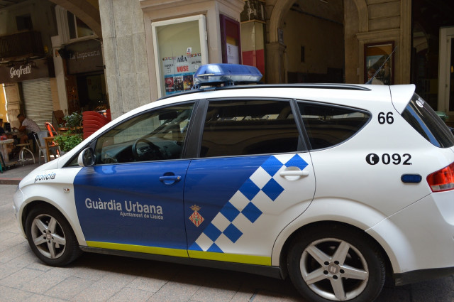 EuropaPress 1815891 detenido lleida agredir pareja hija dos agentes policia local