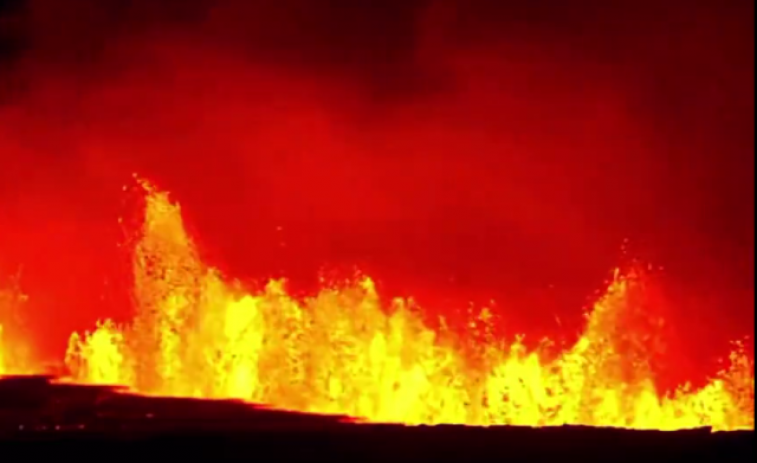 VÍDEO | La impressionant erupció d'un volcà a Islàndia obliga a desallotjar la localitat de Grindavik