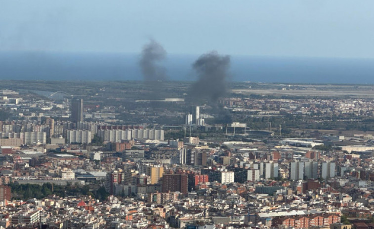 Tallada la Ronda Litoral de Barcelona per l'incendi d'una furgoneta