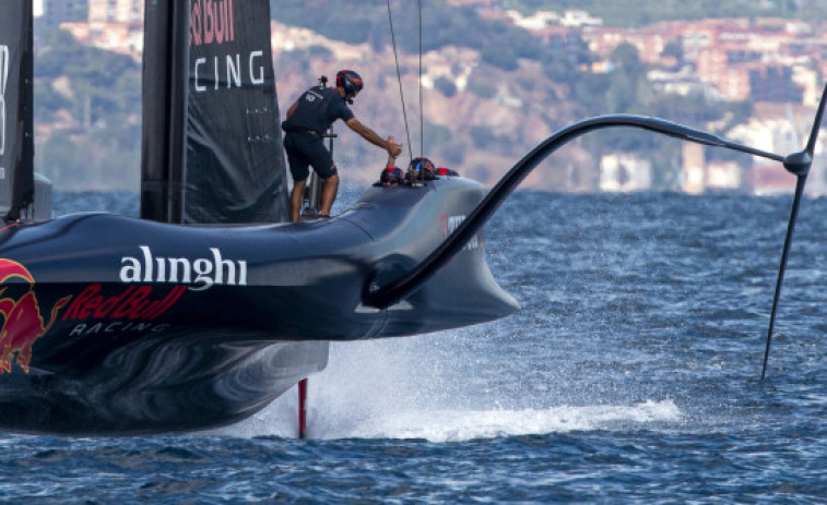 Alinghi Red Bull Racing frega la semifinal el sisè dia de la Luis Vuitton Cup