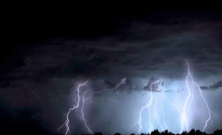 Barcelona i Tarragona, amb avís groc per tempestes i taronja per pluges