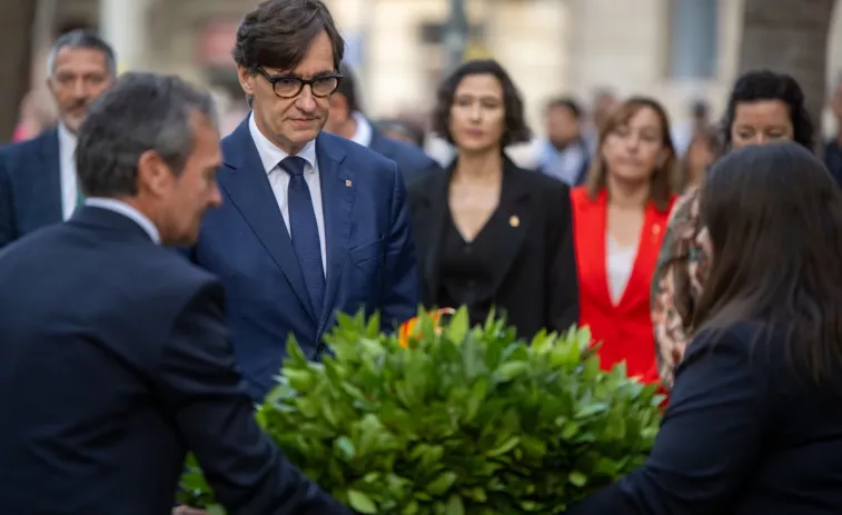 Illa lidera l'ofrena floral del Govern en la Diada