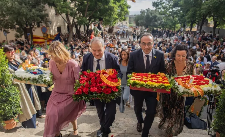 Rull, Romero, Hereu i Moret presideixen l'ofrena floral de Sant Boi