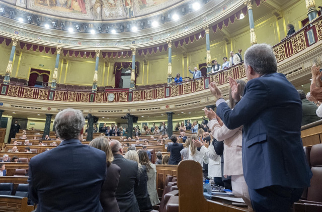 EuropaPress 6204175 diputados aplauden exalcalde caracas rodrigo ledesma asiste sesion plenaria 1