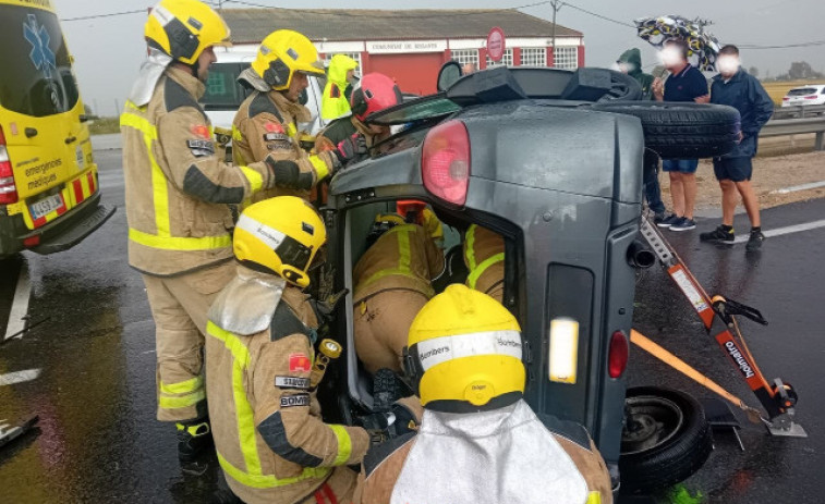 Excarceren una conductora sense carnet després de xocar el cotxe que conduïa amb un altre a Deltebre