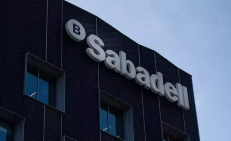 Un grup d'accionistes minoritaris del Banco Sabadell s'oposa a l'OPA hostil llançada pel BBVA