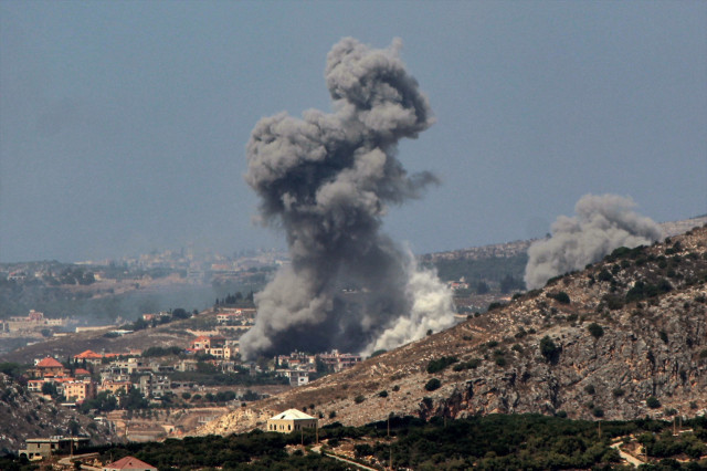 EuropaPress 6230655 23 september 2024 lebanon qliyaa smoke from heavy israeli air raids billows1