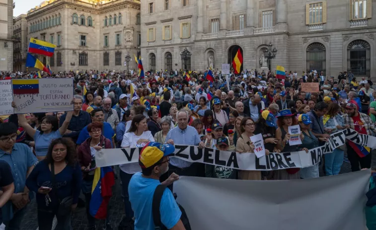 Unes 500 persones protesten a Barcelona contra el govern de Maduro a Veneçuela