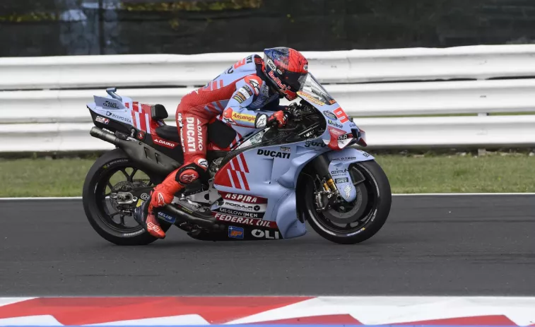 VÍDEO: Així s'ha incendiat la moto de Marc Márquez a Indonèsia