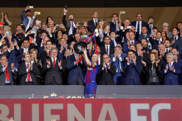 EuropaPress 1888020 andres iniesta of fc barcelona recibes the winner trophy by the king of