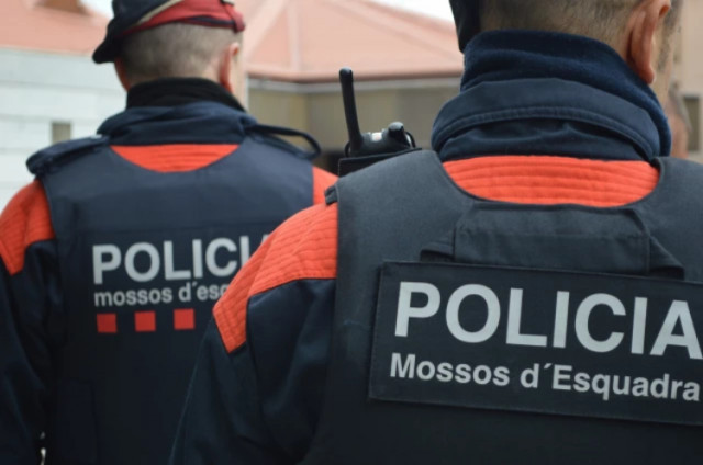 Investigació en marxa després de la caiguda d'un home des d'un balcó a Barcelona