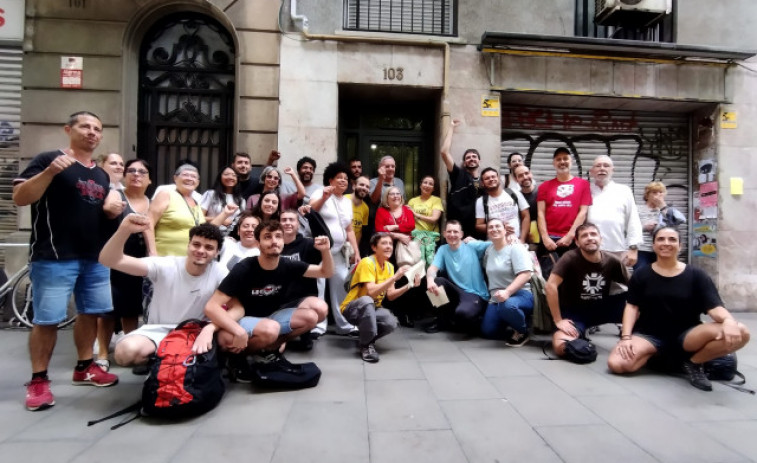 Miracle a Sants: aconsegueixen aturar el desallotjament d'una dona de 75 anys amb càncer