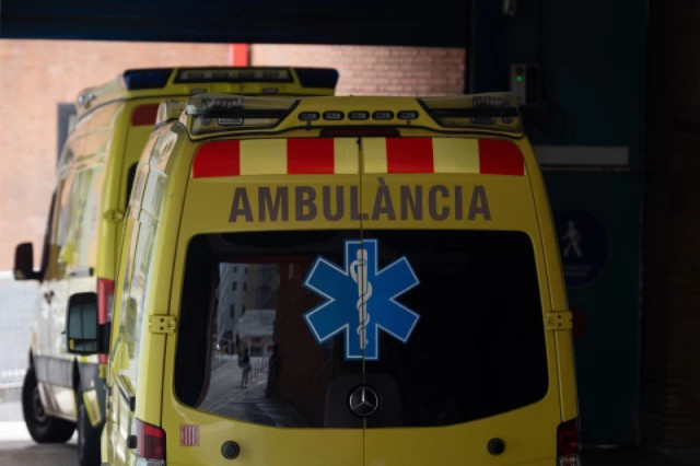 Accident laboral: mor un home a Sant Adrià en caure-li una porta metàl·lica mentre treballava