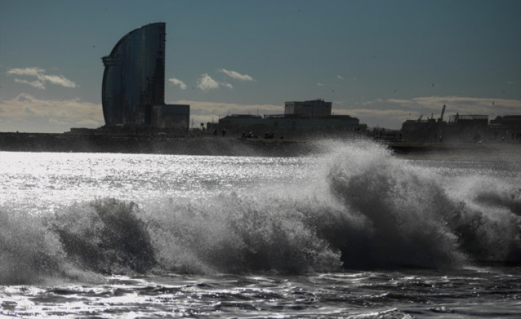 Barcelona tanca parcs i jardins per l'episodi de vent